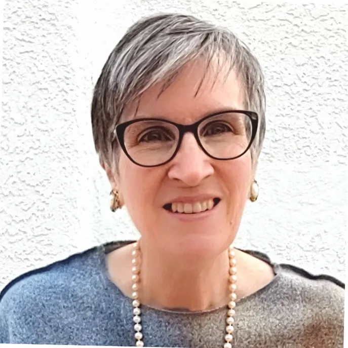 Elizabet hHanes - Writer Profile